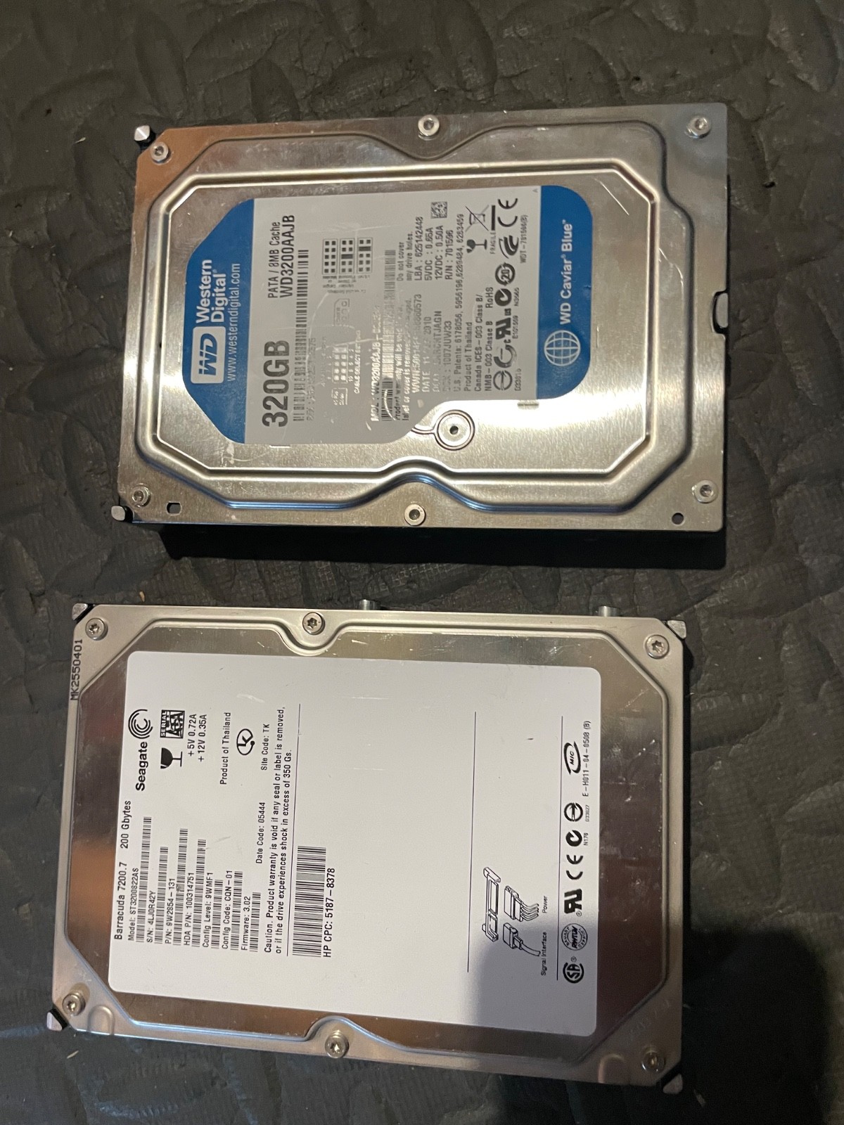 Lot of 2 Vintage Hard Drives 3.5" - WD 320GB PATA IDE & Seagate 200GB SATA HDD