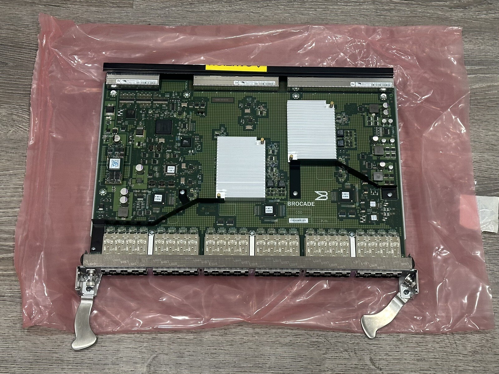 Brocade EMC FC16-48 60-1001945-16 BR-DCX8510-0148 16GB 48 Ports For Hitachi NEW