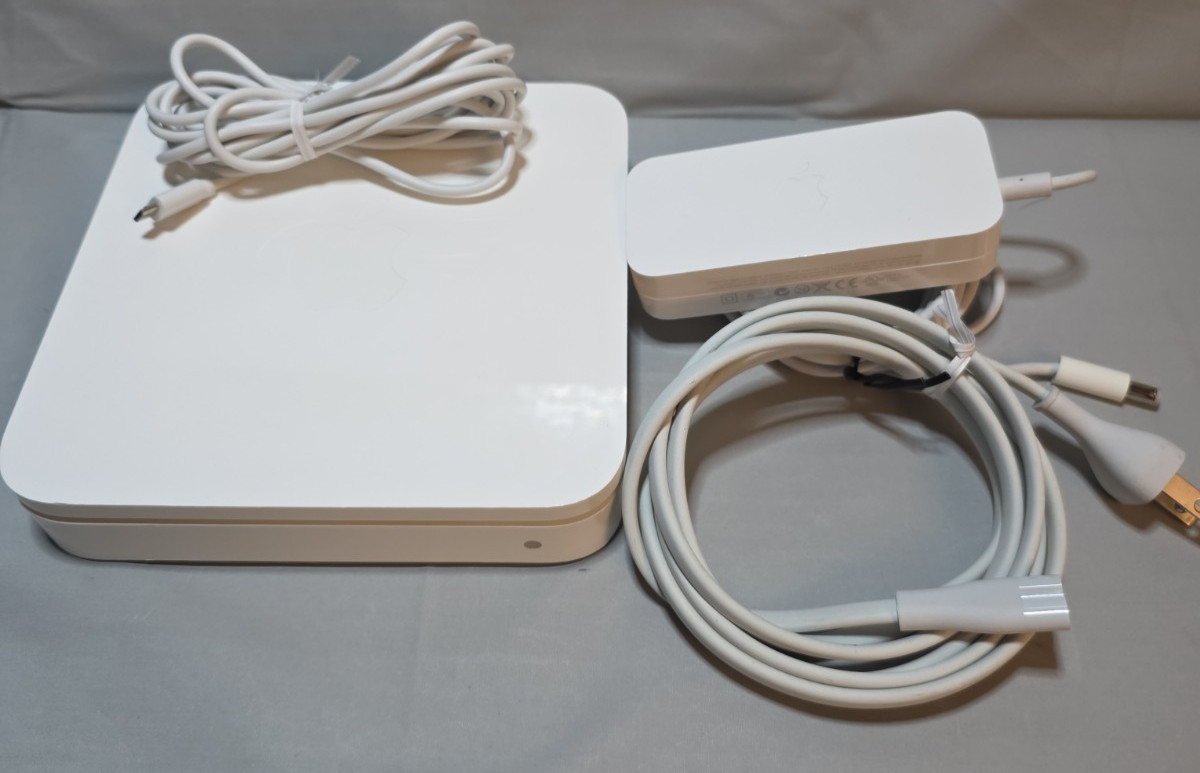 Apple AirPort Extreme Base Station Model A1408 With Power Cables