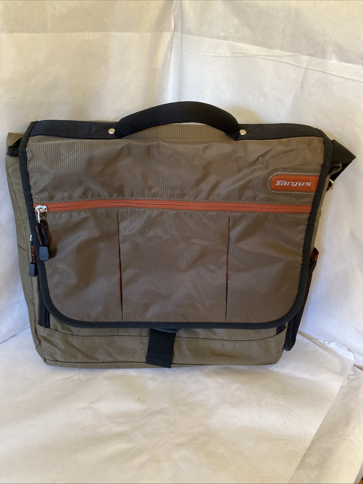 TARGUS Laptop Olive Bag Classic Messenger Top Load Laptop Carrying Case 15”