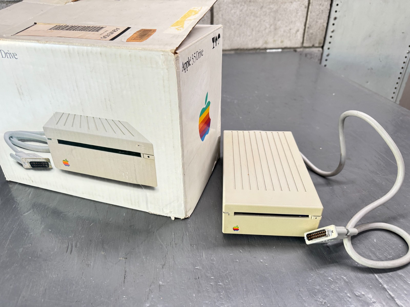 Apple 3.5" External Floppy Drive A9M0106 w/ Cable Vintage - In original box