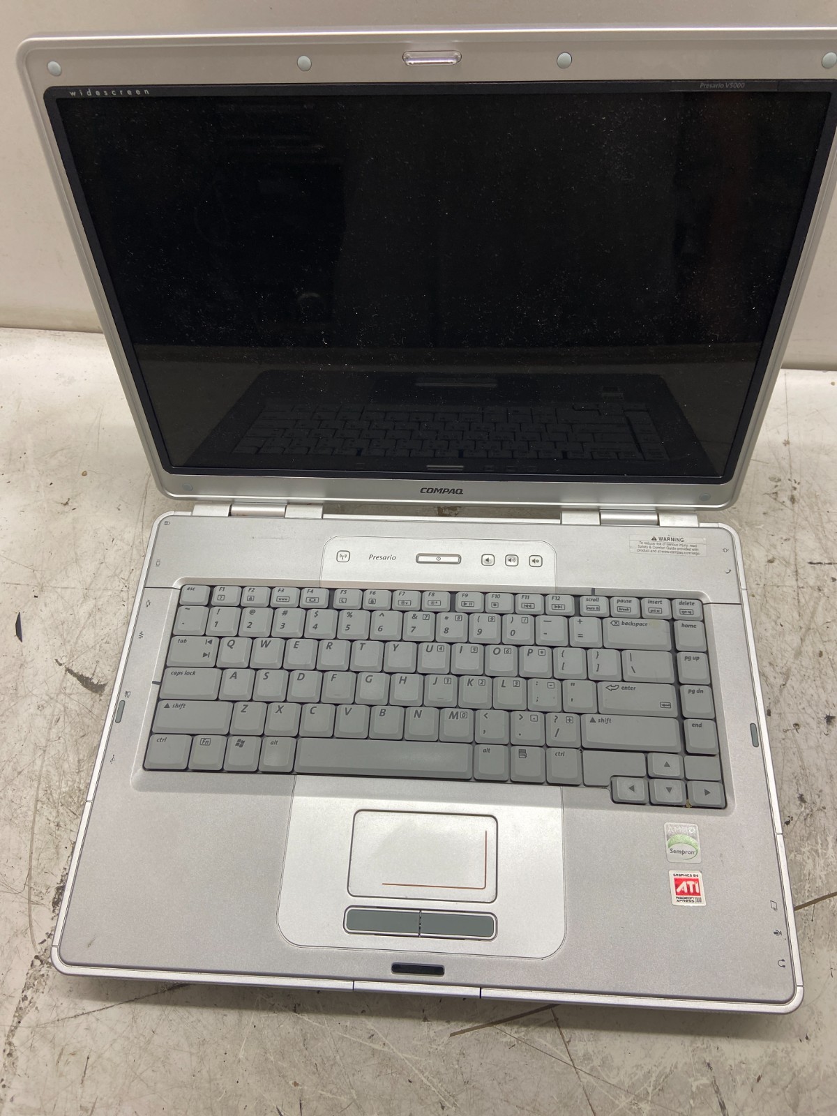 Compaq Presario V5000 V5305WM Mobile AMD Sempron 2.0 GHz 2 GB NO HDD