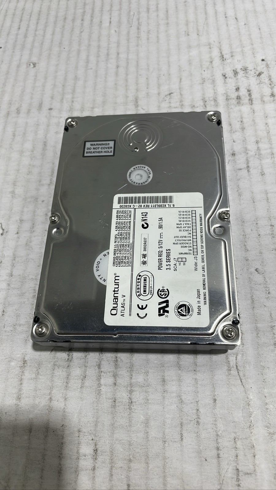 Quantum Atlas V XC09L011 REV 02-C 9.1GB 3.5-Inch SCA-2 SCSI Hard Drive