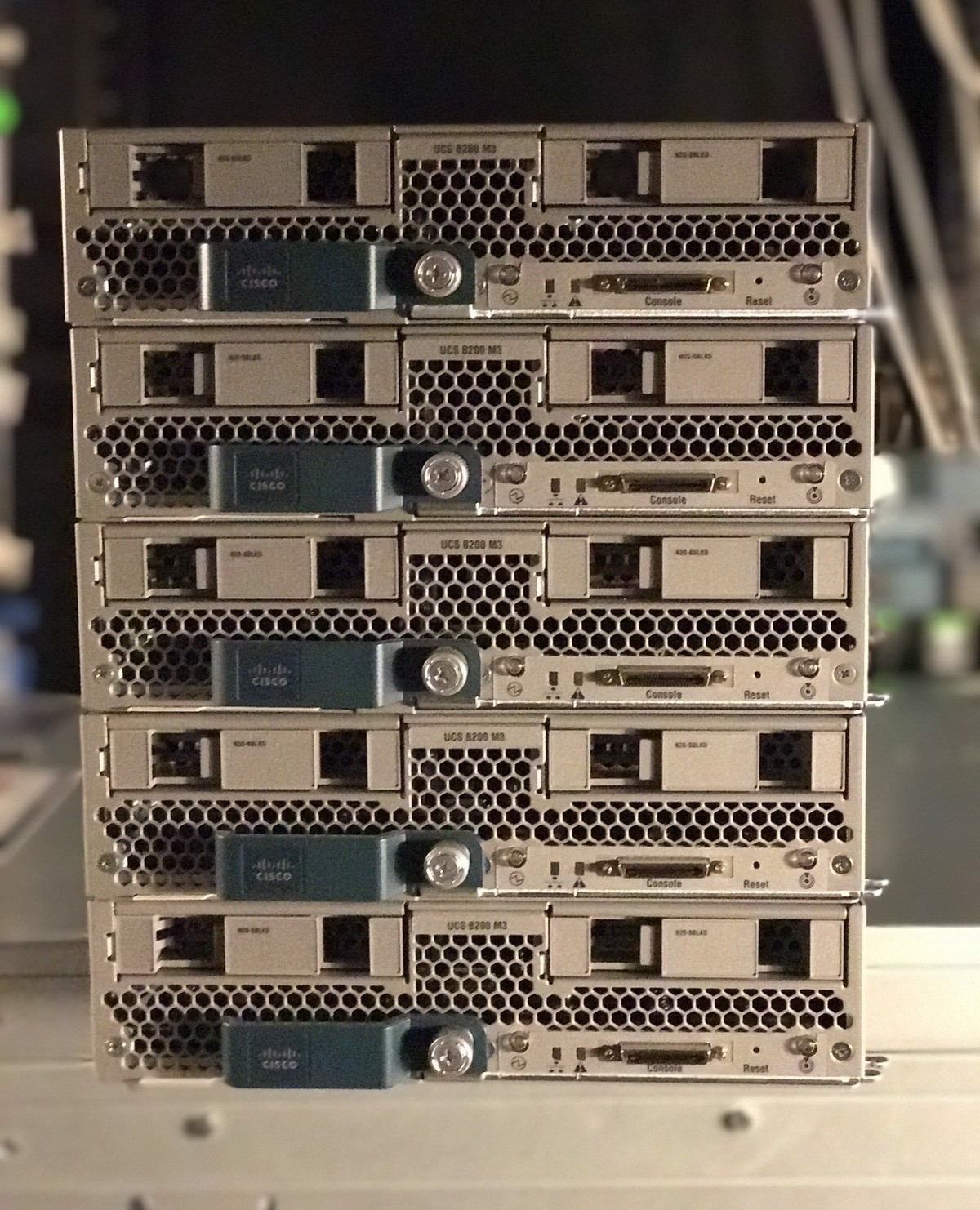 Cisco B200 M3 E5-2600 V0 V1 V2 0GB  Blade Server 2x SFF VIC1240 2x Heatsinks