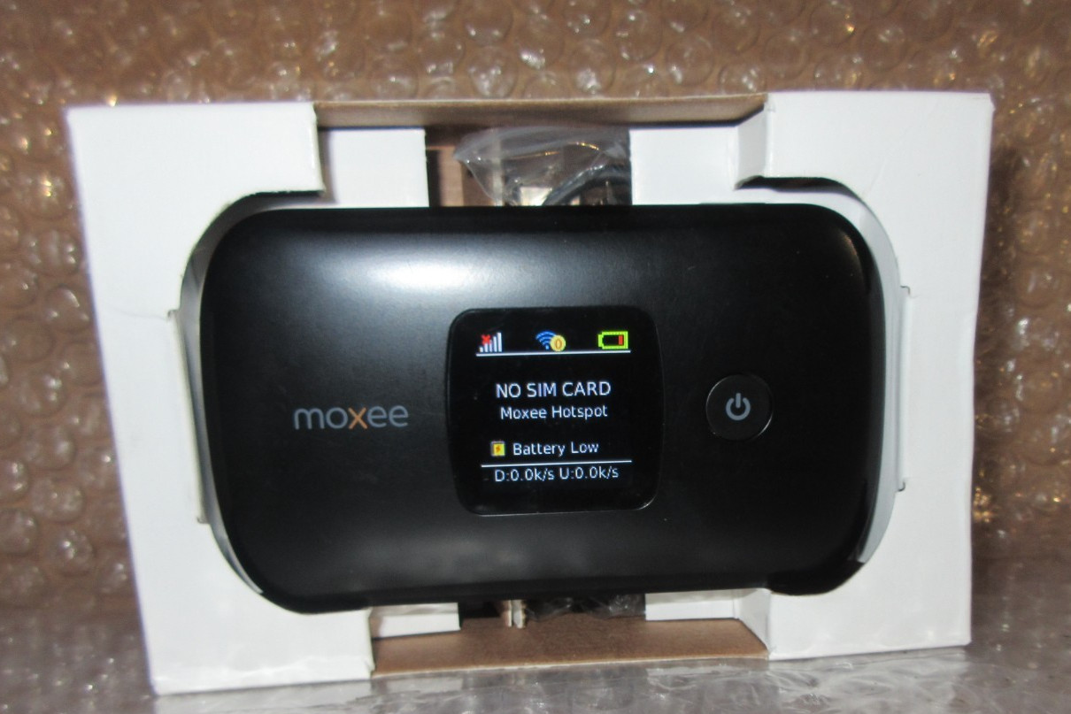 Moxee Mobile Hotspot 5G | w/charger cord & block