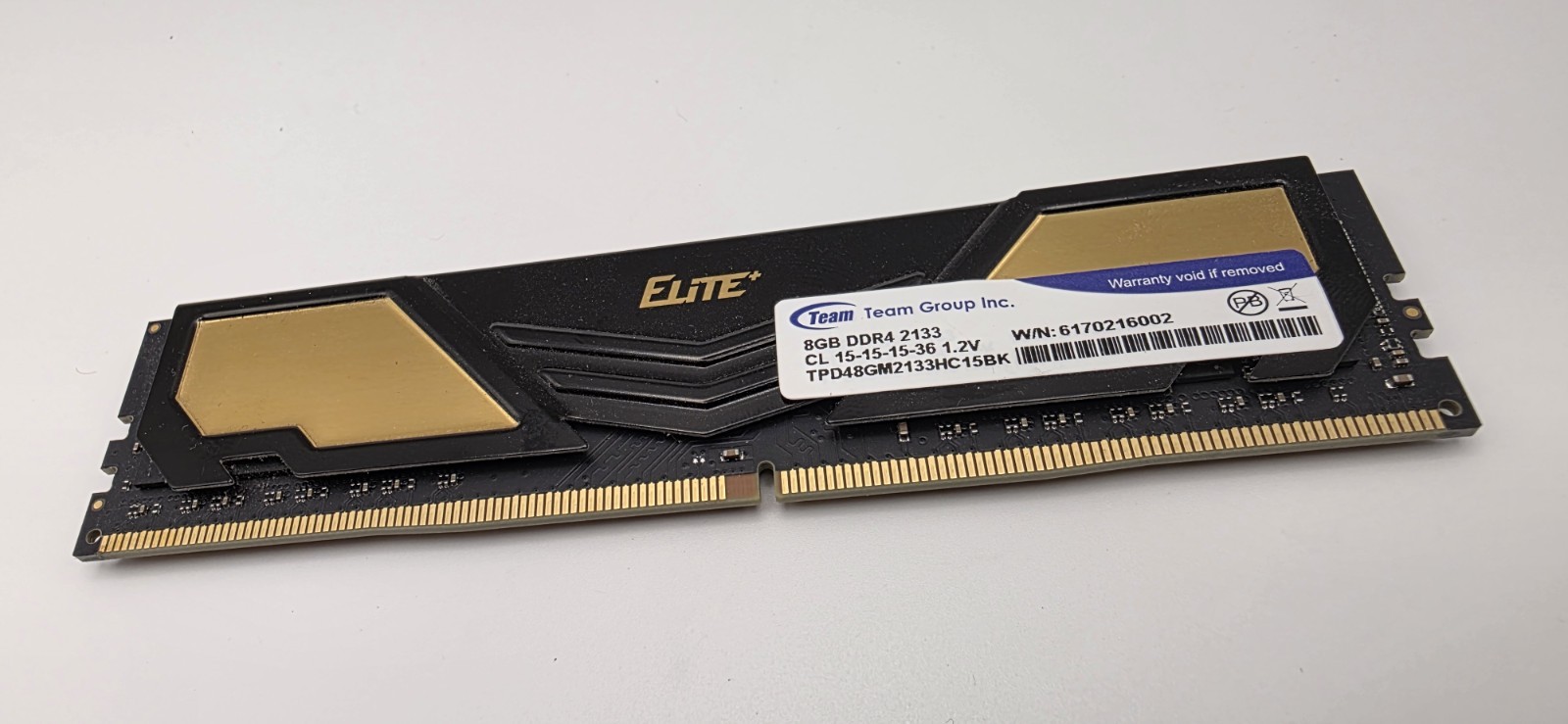 Team Elite Plus 8GB DDR4 RAM PC4 17000 Black/Gold DIMM