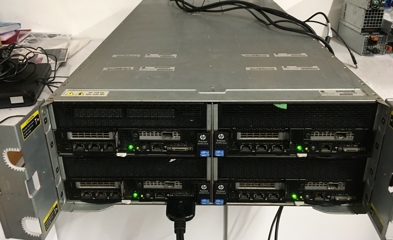 HP PROLIANT S6500 Chasis with 4 x HP SE2250S Gen8 Node Server 48Cores 256 RAM