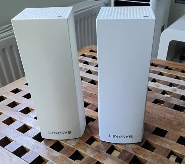 2x Linksys Velop WHW03 version V1 w 4 GB of eMMC flash memory