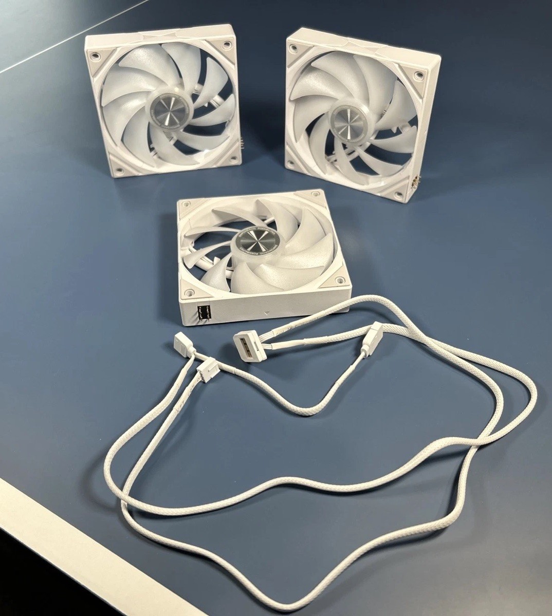 TRYX ROTA SL 120mm ARGB White Fan, 3-Pack WITH magnetic Multi Connector PWM/RGB