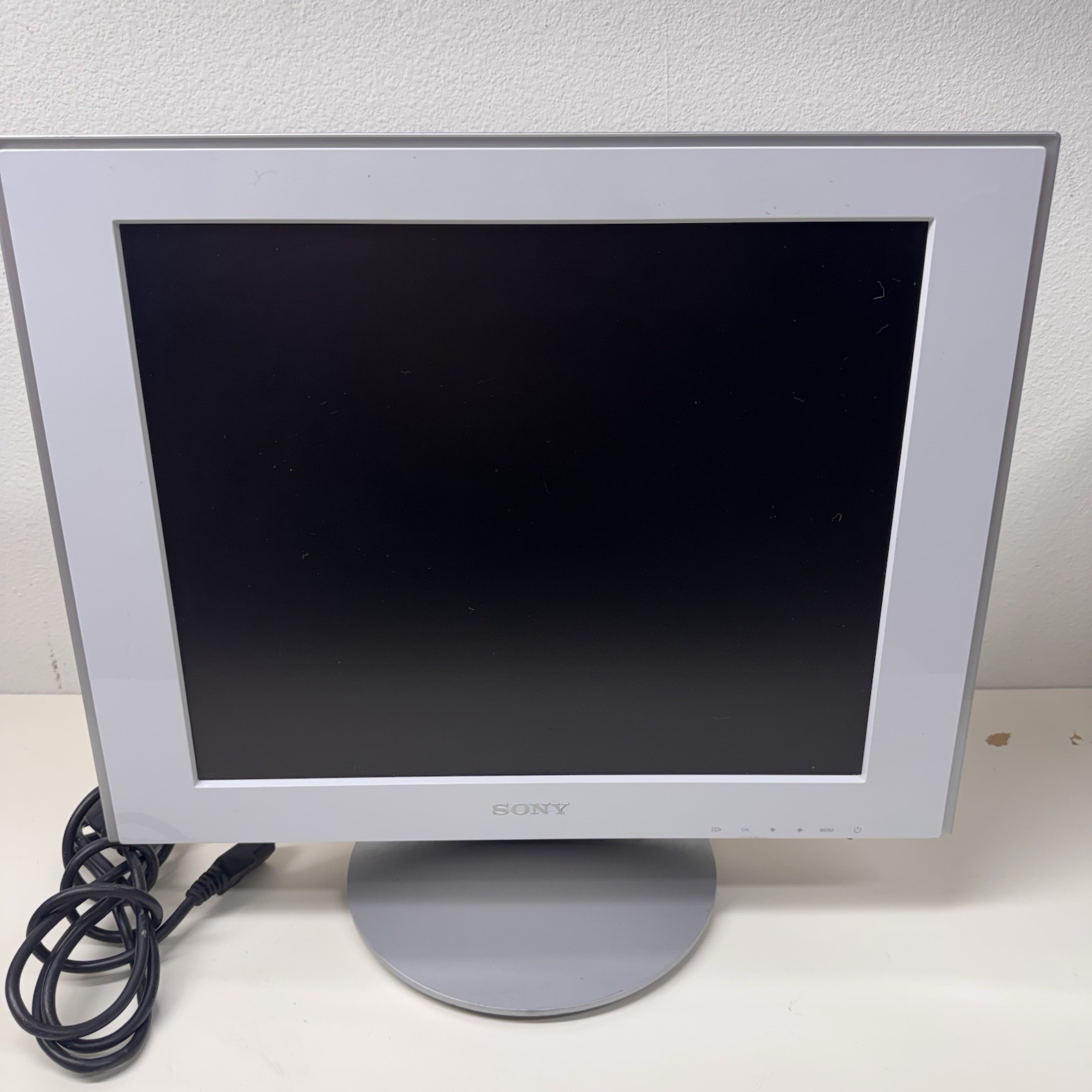 Sony SDM-HS73 17” TFT LCD White Color Computer Display Monitor Screen  - Tested