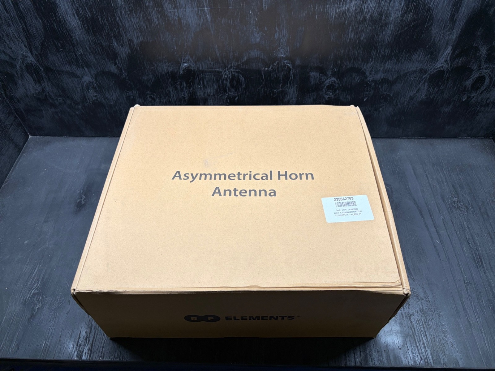 RF Elements HG3-CC-A90 Asymmetrical Horn Sector Antenna 90°, 2x N-Female