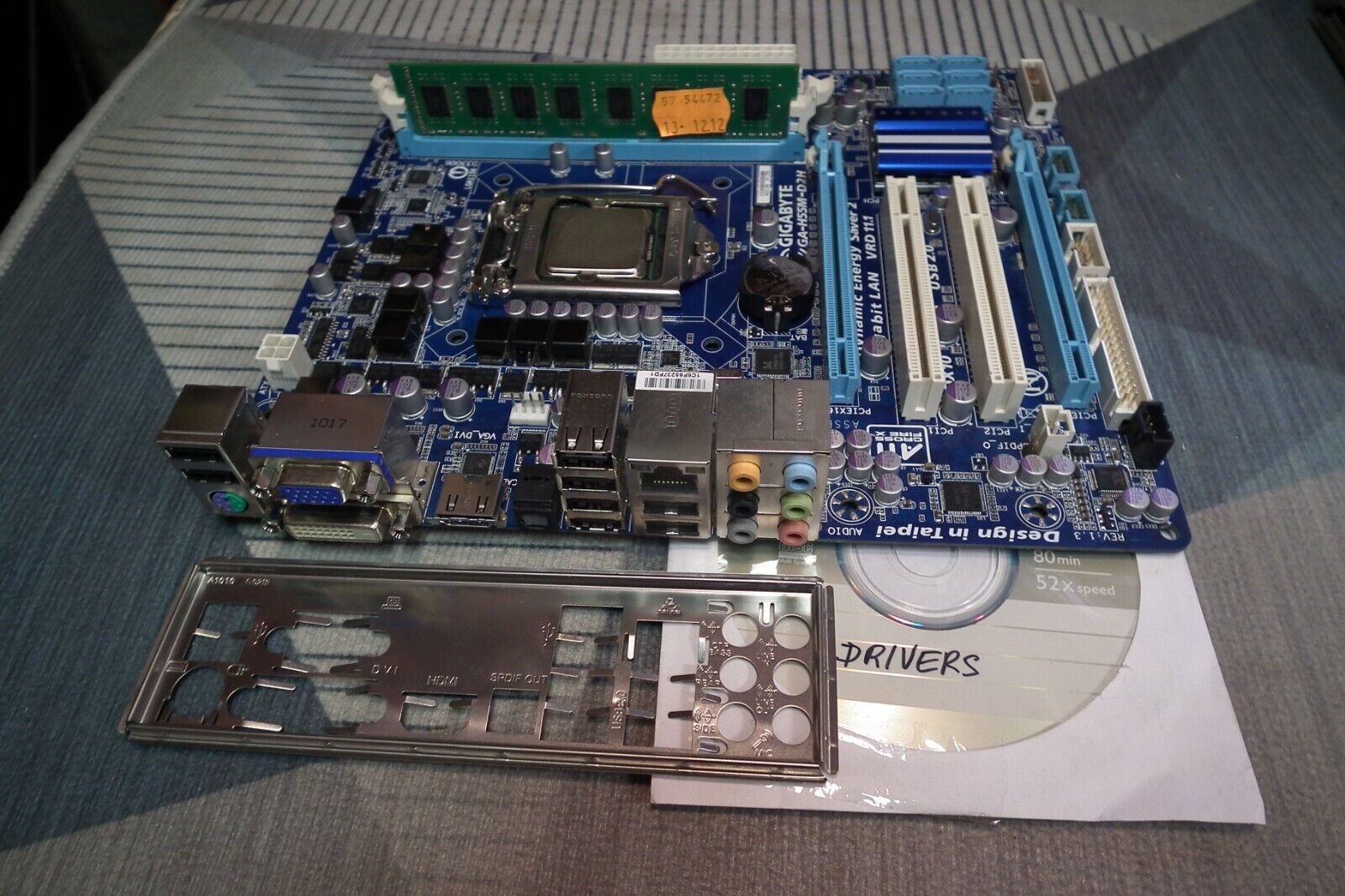 GIGABYTE GA-H55M-D2H REV.1.3 LGA1156 Intel Motherboard +CPU 2.80GHz +4Gb +I/O