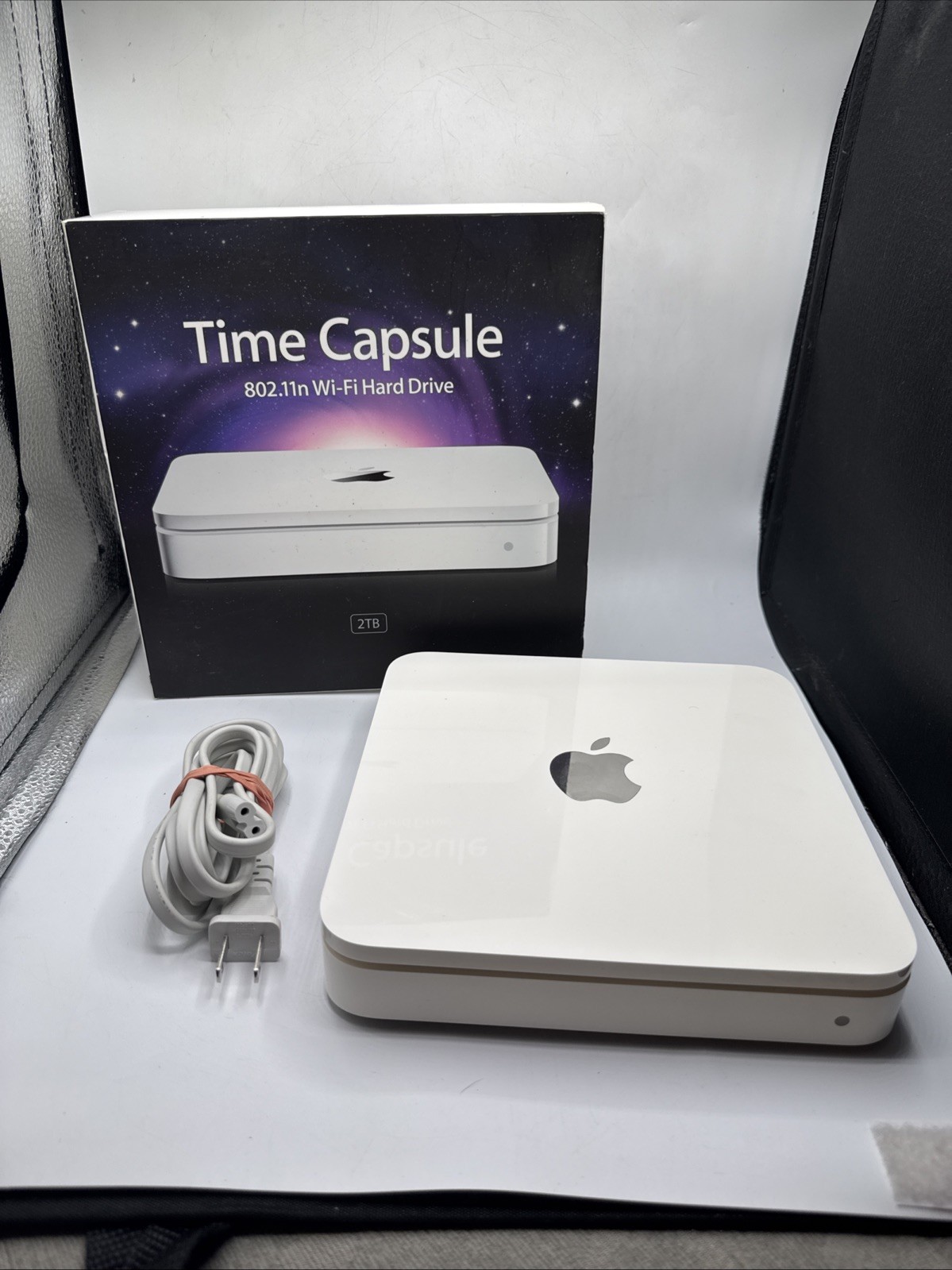 Apple Airport Time Capsule A1409 2TB White w/ Cord - Works.    DK