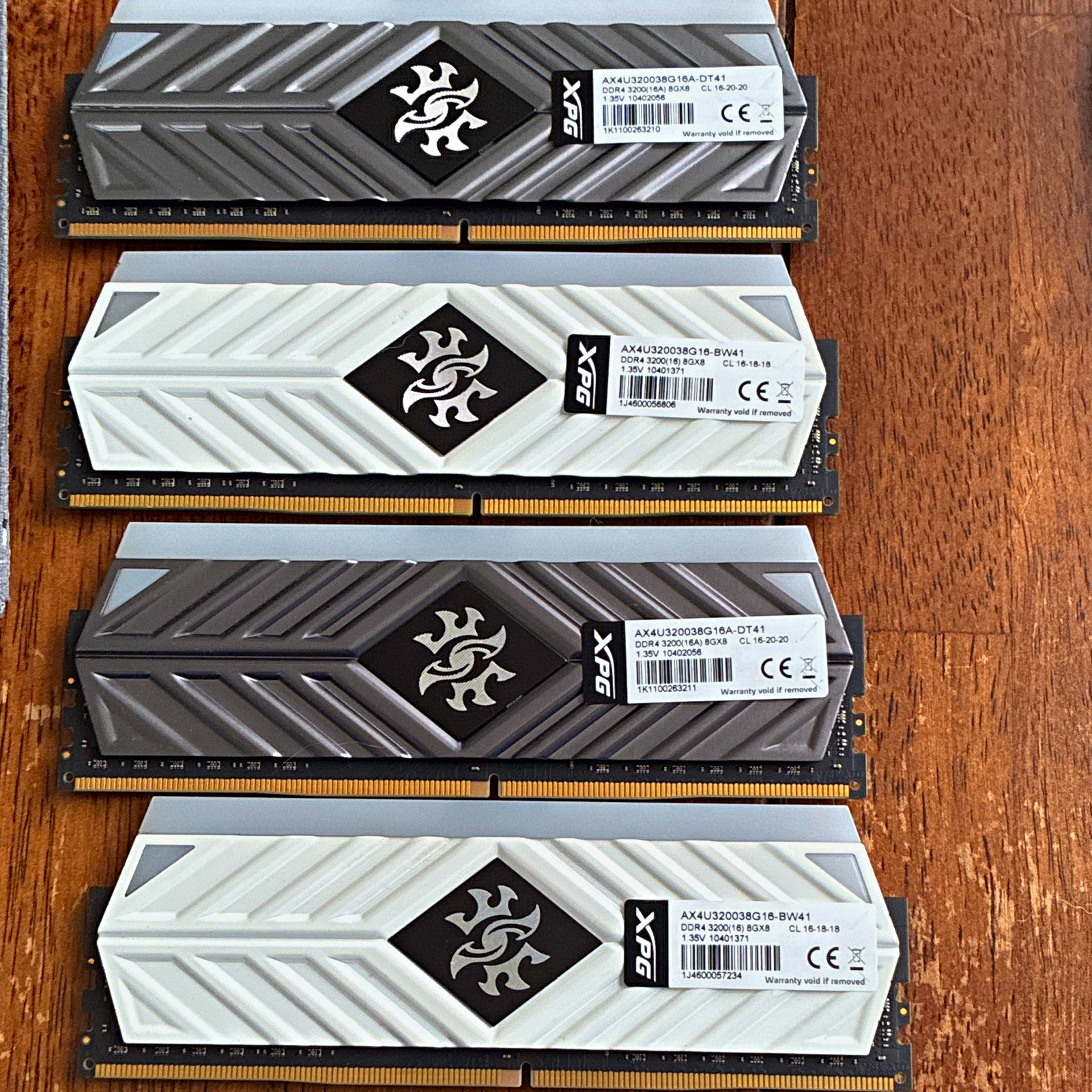 XPG SPECTRIX D41 32GB (4x8GB) DDR4-3200 PC4-25600 288-Pin DIMM