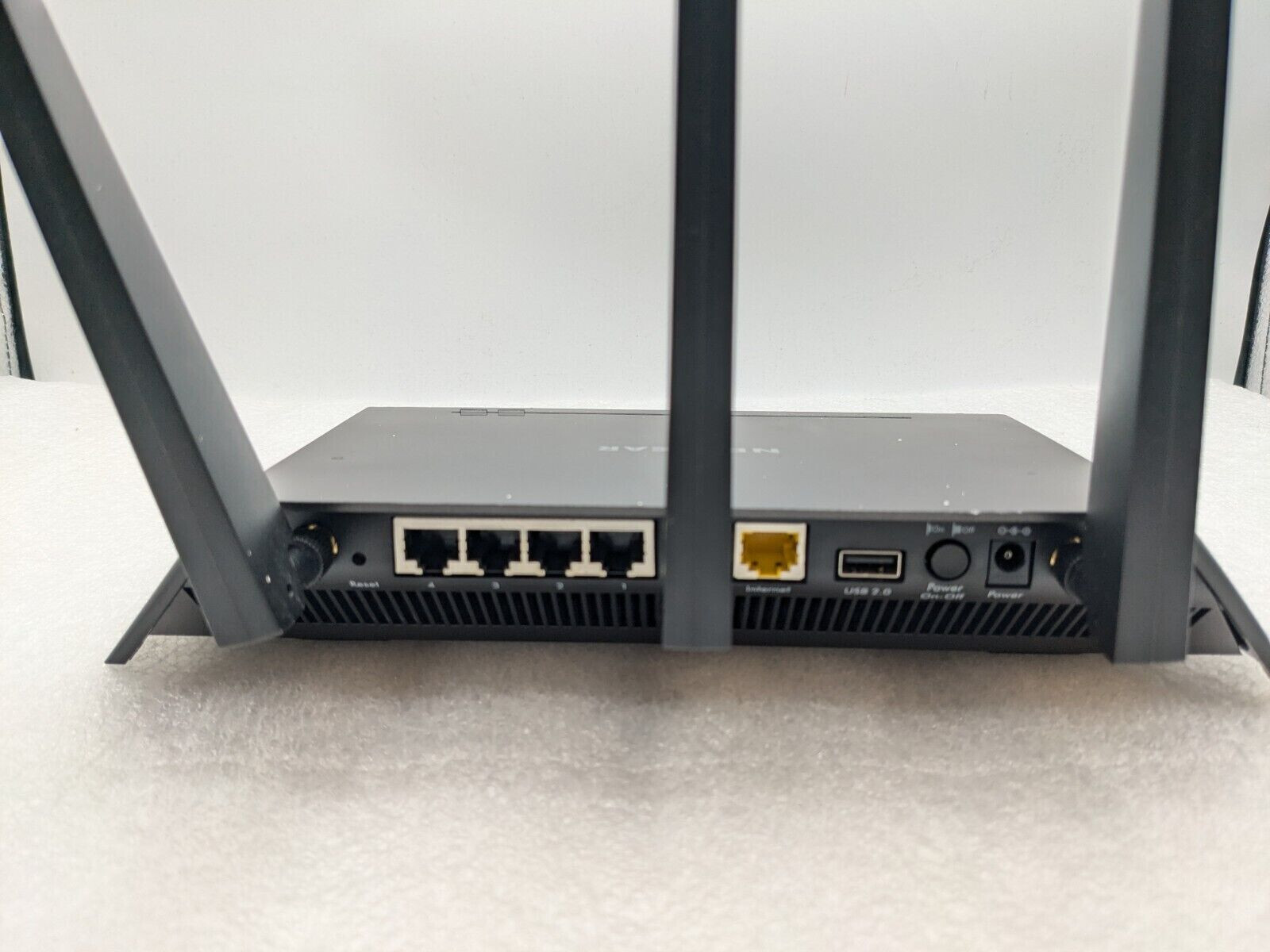 NetGear R7000P-100NAR Nighthawk AC2300 2Band WiFi Router