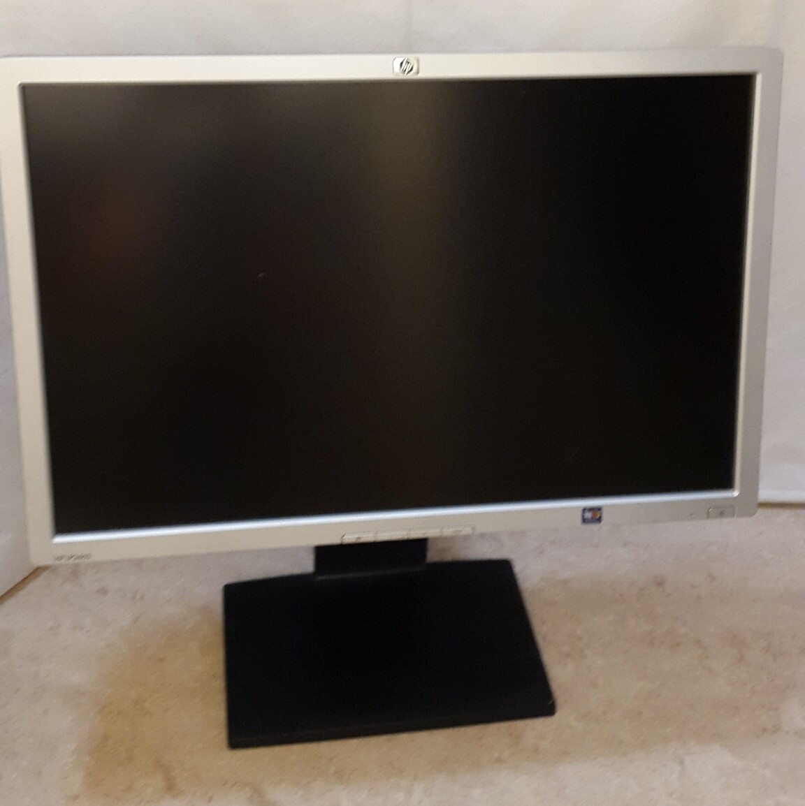 HP monitor HSTND-2111-B LP2465 Widescreen LCD 1920 x 1200 Resolution
