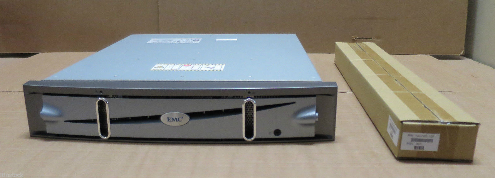 NEW Dell EMC AX4-5F 4 x AX-SS15-450 Flare drives Dual 4GB FC Controllers