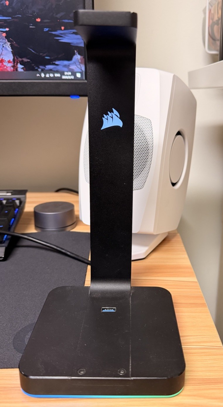 Corsair ST-100 RGB Premium Headset Stand, Model RDA0014 - With Cable
