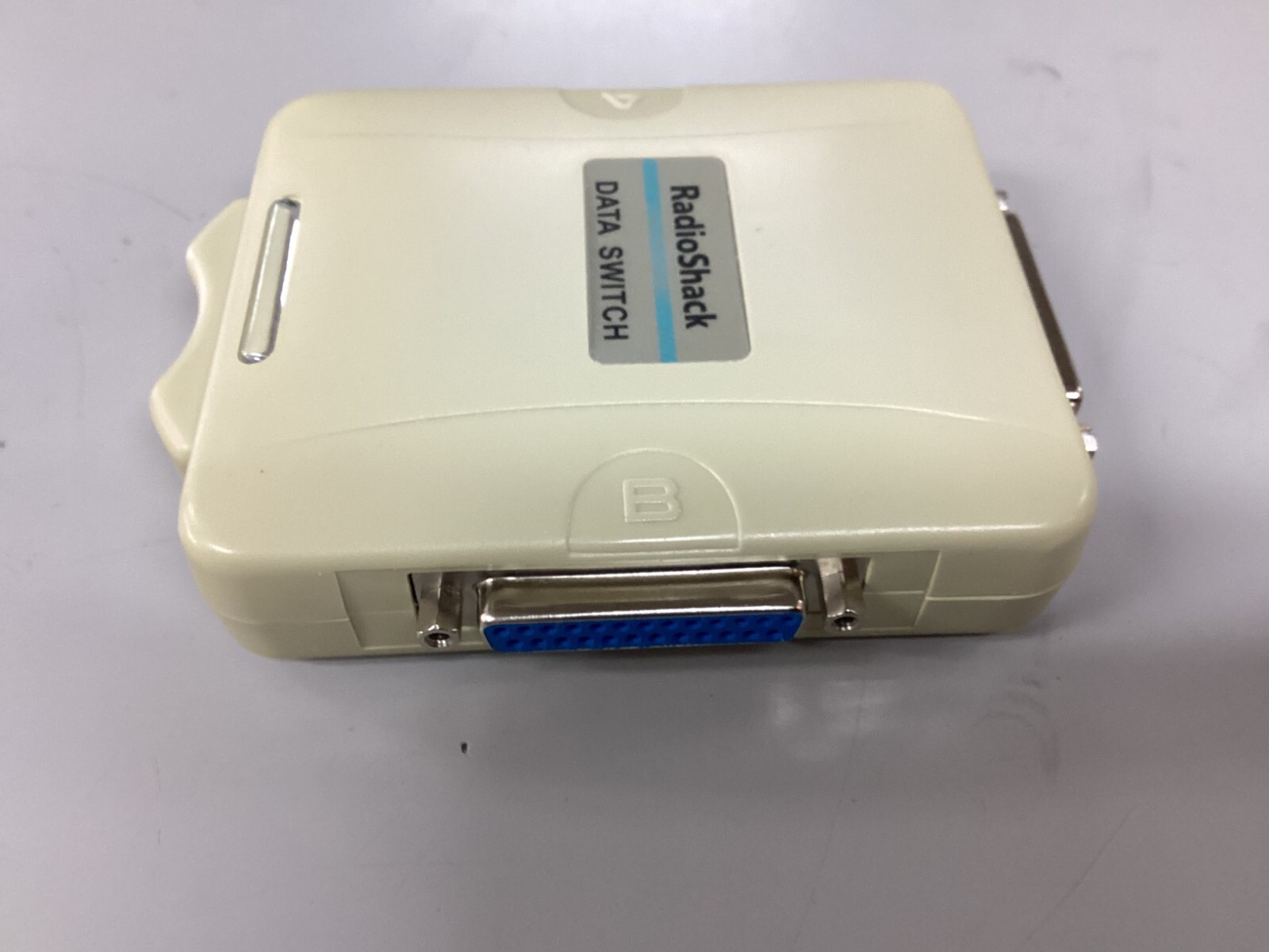 SHIELDED A/B DATA SWITCH BY RADIOSHACK  26-115 ~ New