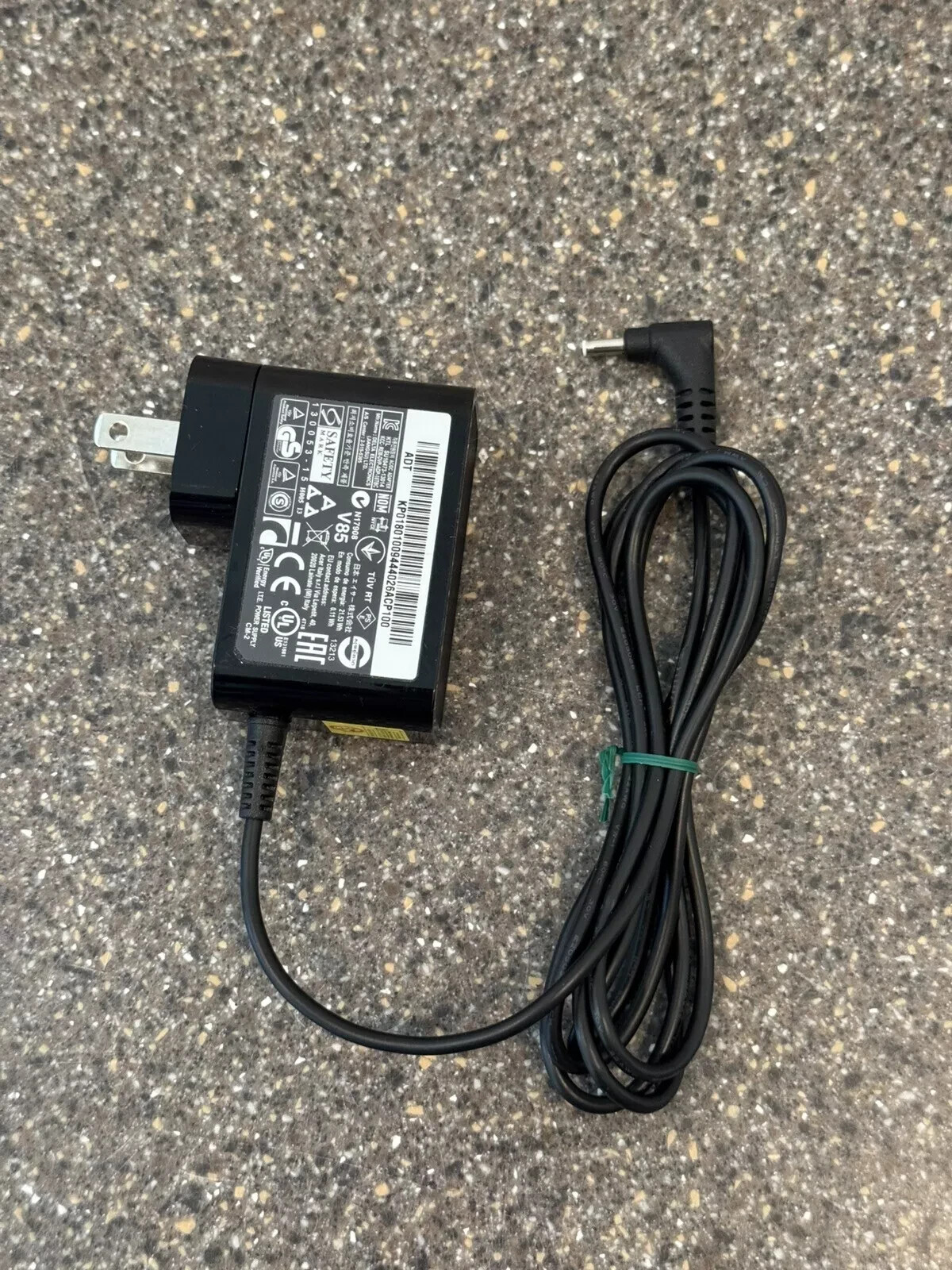Acer Aspire Switch 10 Original Charger SW5-015 ADP-18TB C 12V 1.5A  3.0*1.0mm