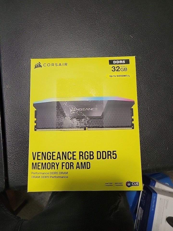 Corsair VENGEANCE RGB 32GB (2x16GB) DDR5-6000  CL36 CMH32GX5M2M6000Z36