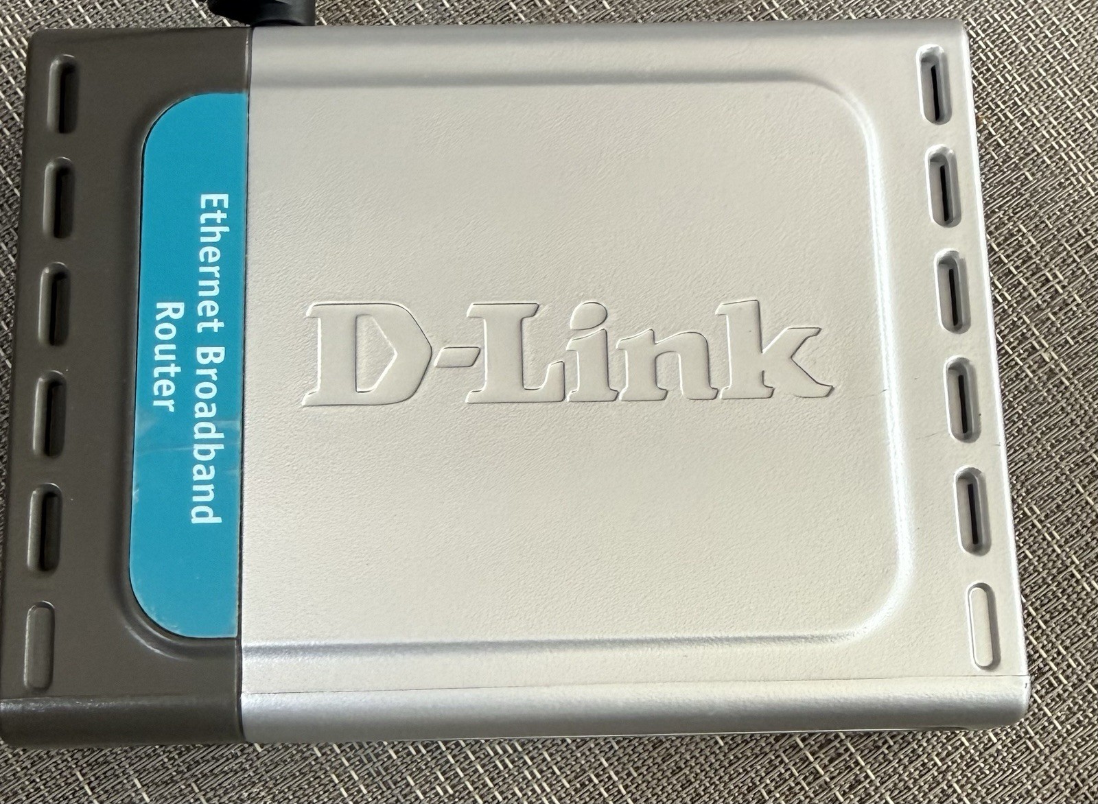 D-Link DI-604 Wired Ethernet Router Silver Gray with Power Adapter