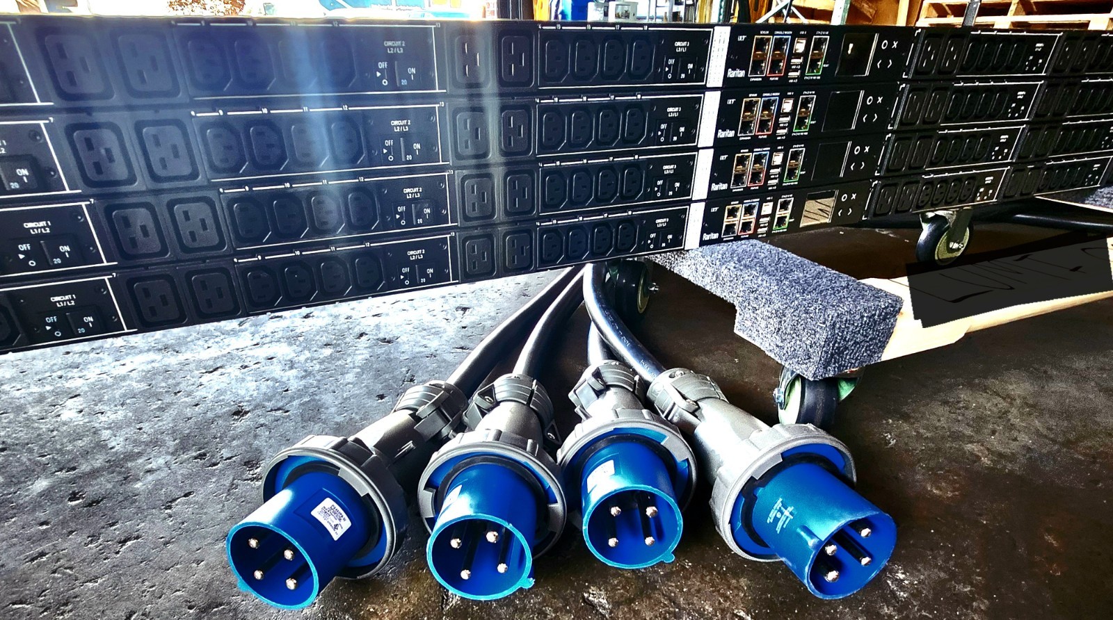 Raritan PX3-1905 n1v2 | 208-240Vac, 3W+PE, 50-60Hz, 48A (PDU)