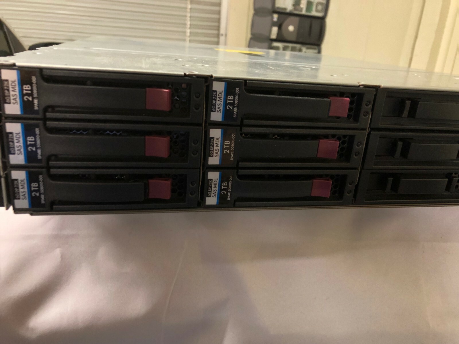 HP StorageWorks D2600 6x 2TB 7.2K SATA 12TB Disk Enclosure (AJ940A)