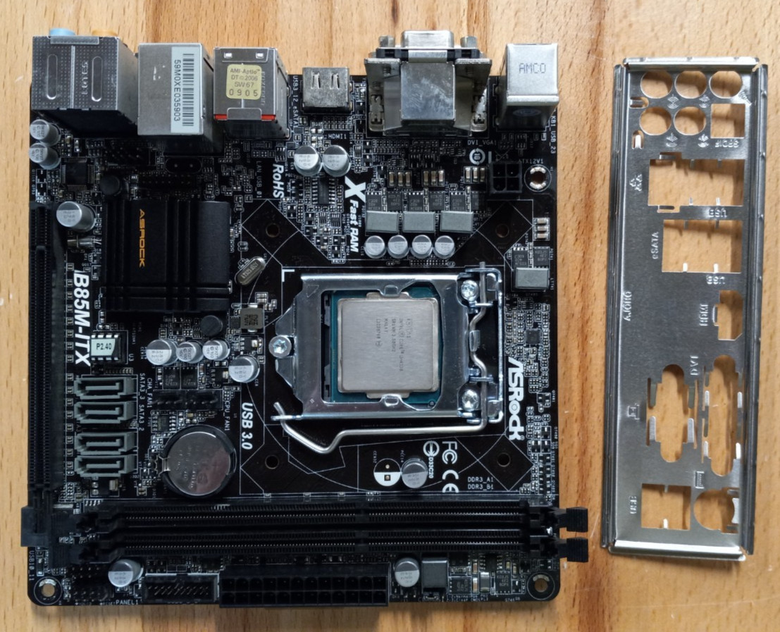 ASRock B85M-ITX LGA 1150 Intel Motherboard w/ IO Shield & Intel i3-4330