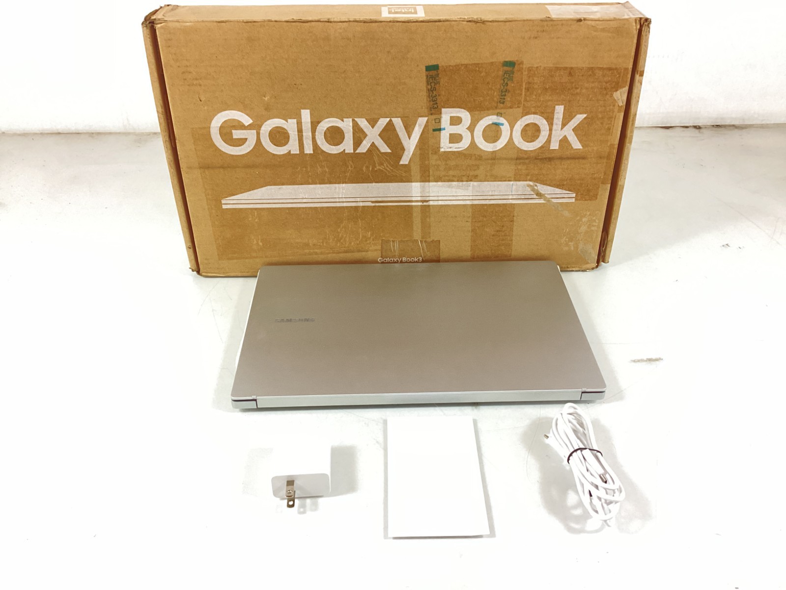 Samsung Galaxy Book3 15.6" FHD i7-1360P 16GB 512GB Wi-Fi 6 W11 - NP750XFH-XB1US