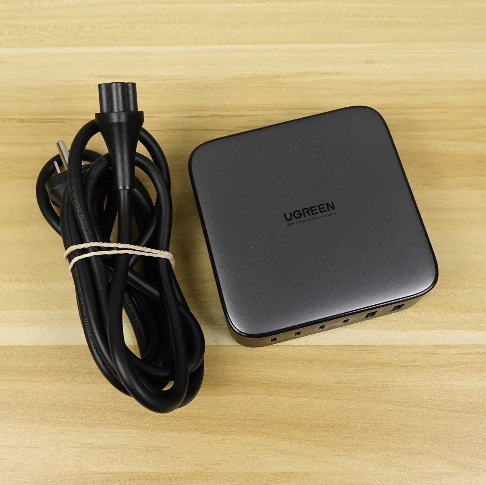 UGREEN CD271 GaN 200W Universal Desktop Charger Charcoal Gray FOR PARTS/REPAIR
