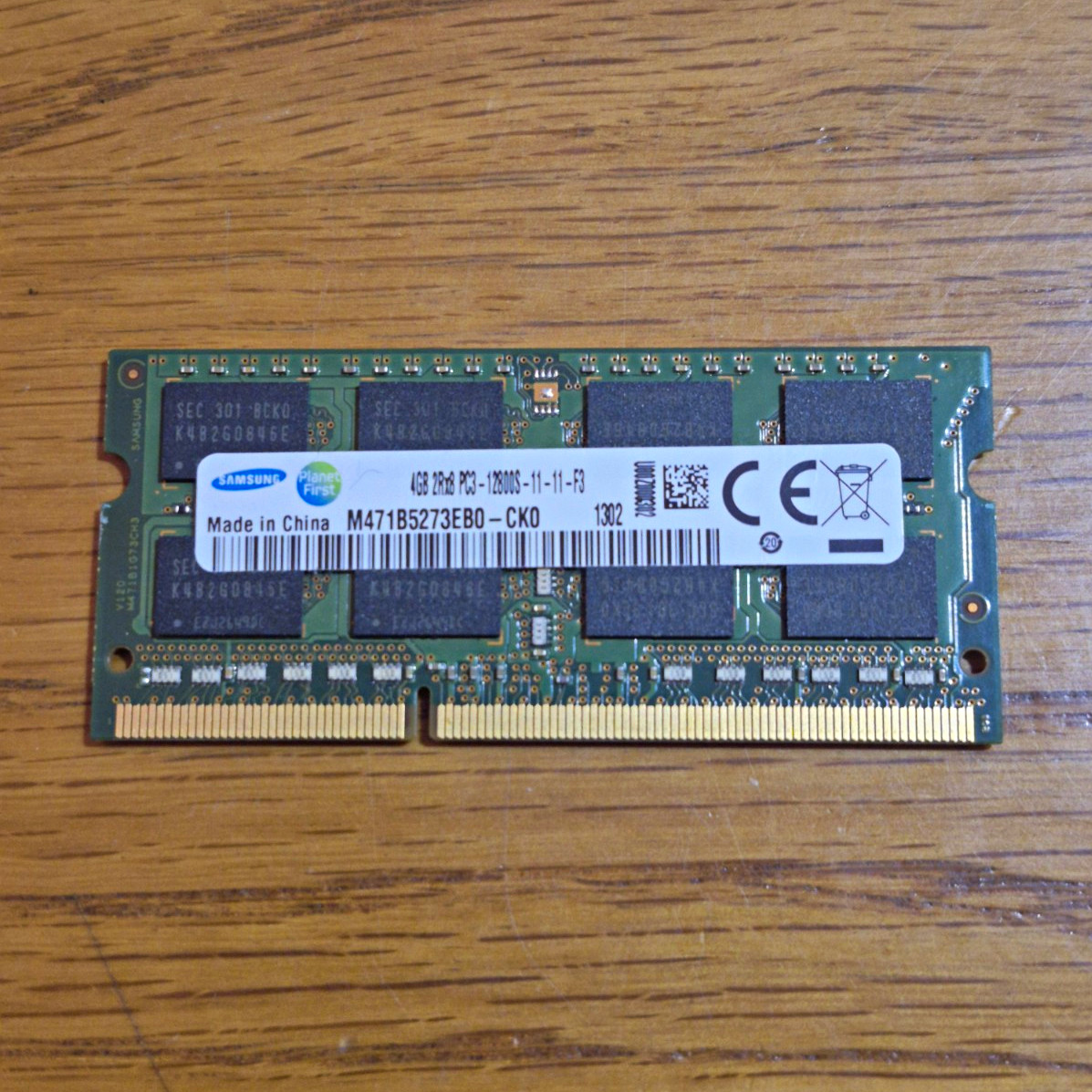 Samsung 4GB DDR3-1600 PC3-12800S 204-Pin SO-DIMM Non-ECC M471B5273EB0