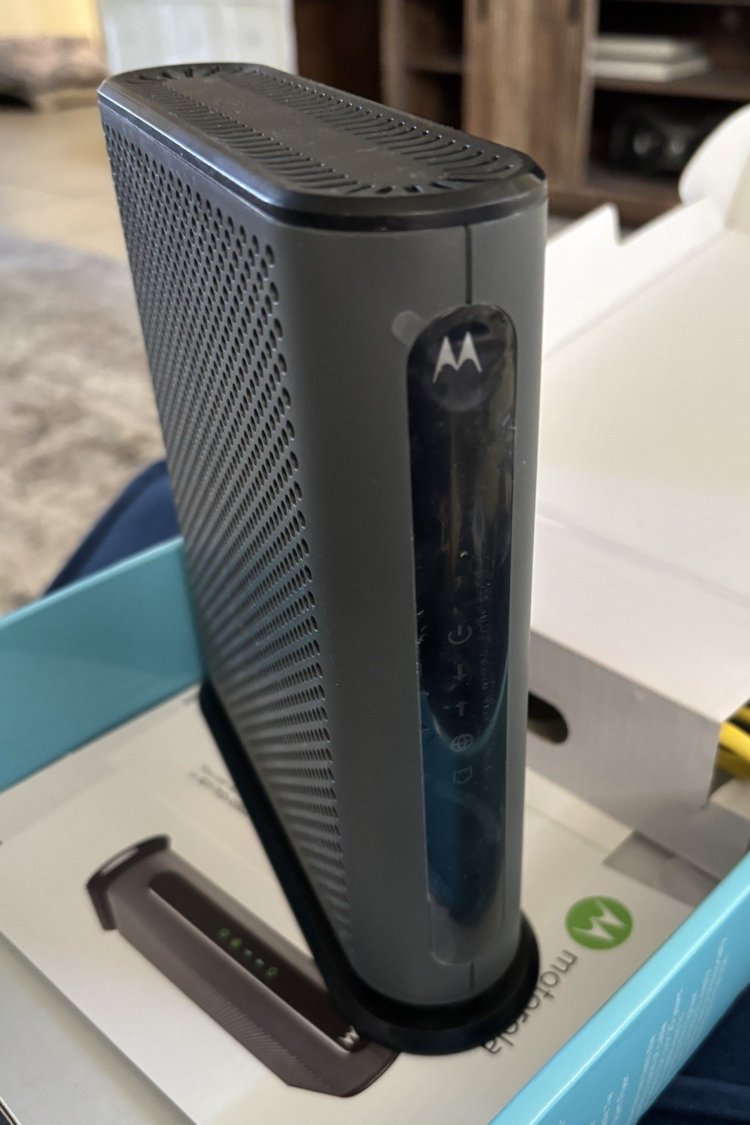 Open box, Motorola 24x8 Cable Modem Model MB7621 1000+ Mbps DOCSIS 3.0