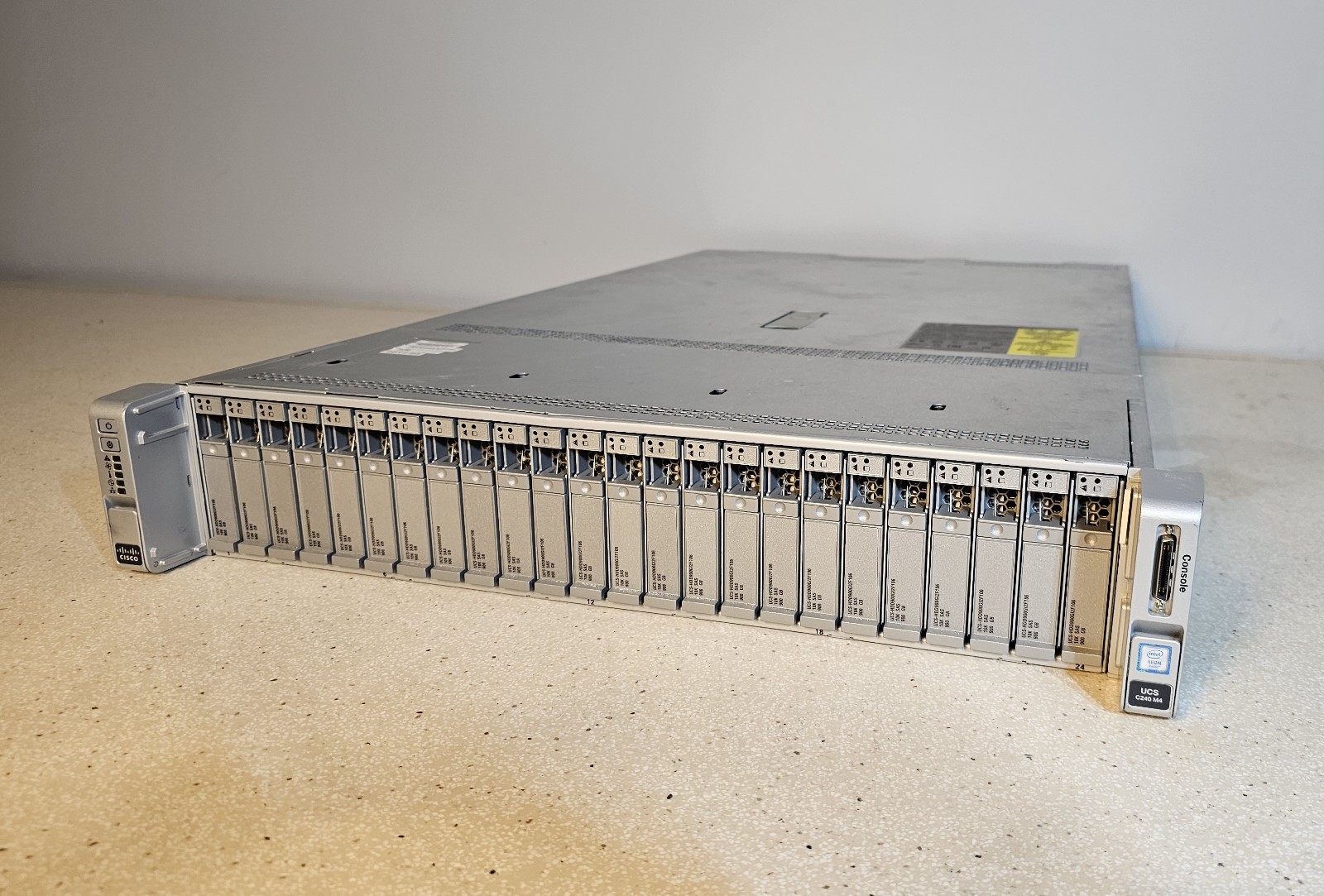 Cisco UCS UCSC-C240-M4SX C240 M4 2x E5-2699 V3, 64GB RAM, 21.6TB HDD, 40 Gb NIC