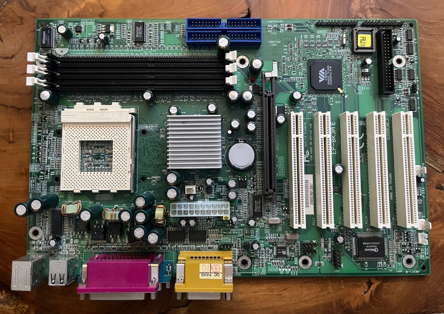 EPoX EP-8K3AE Socket A Motherboard VIA KT333 DDR AGP ATX Vintage (No CPU)