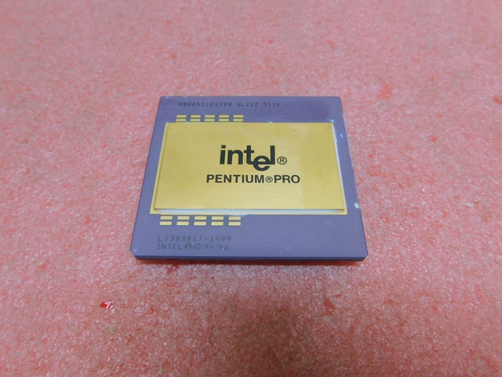 INTEL Pentium Pro 200 Socket 8 CPU -- SL22Z -- 200MHz 512K