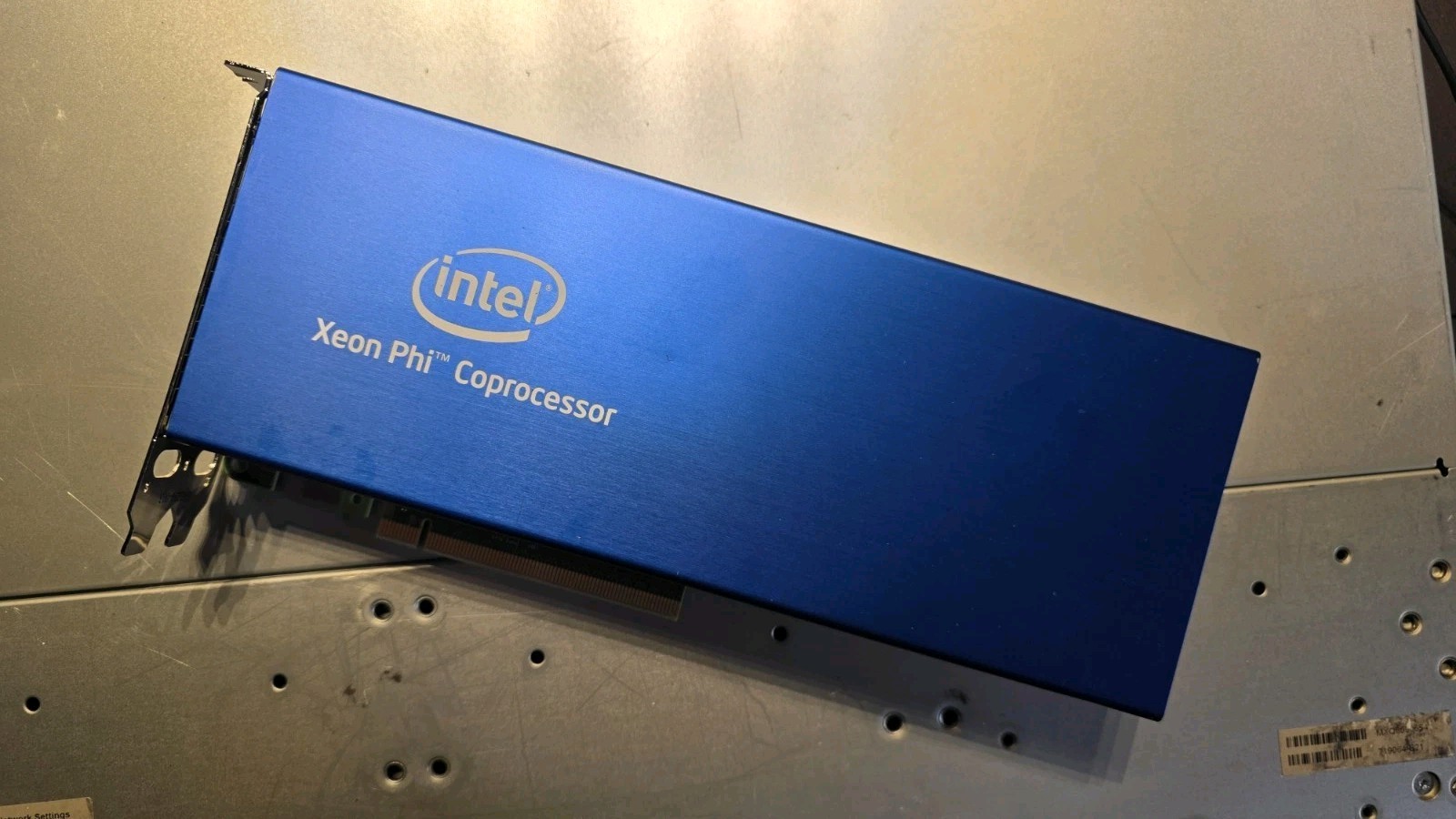 1x Intel Xeon Phi Coprocessor 7120P 16GB E2M34A 732636-001 Revision A1