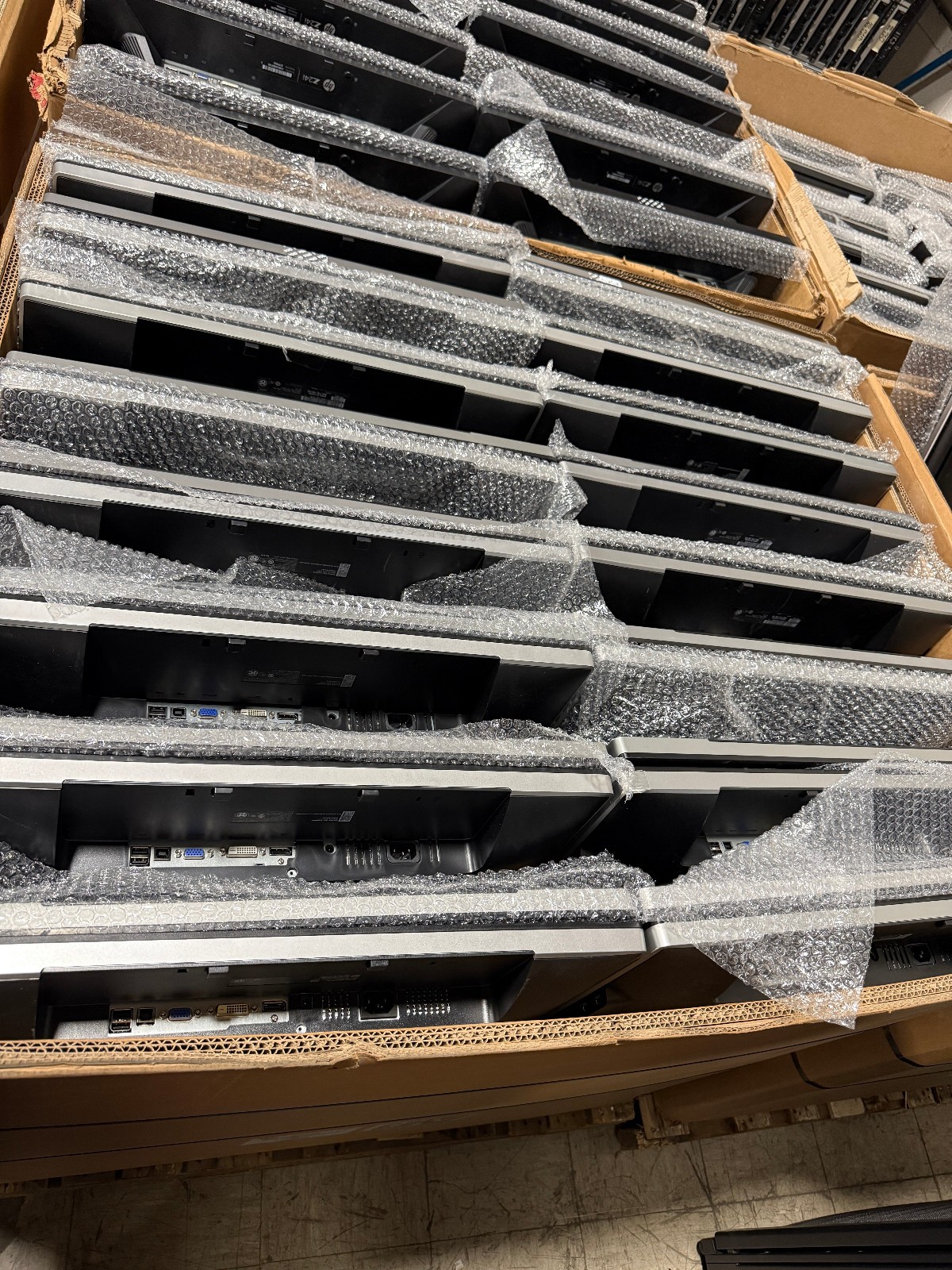 Lot of 100 HP LP2465 24" WUXGA 1920x1200 LCD Monitors Untested No Stands