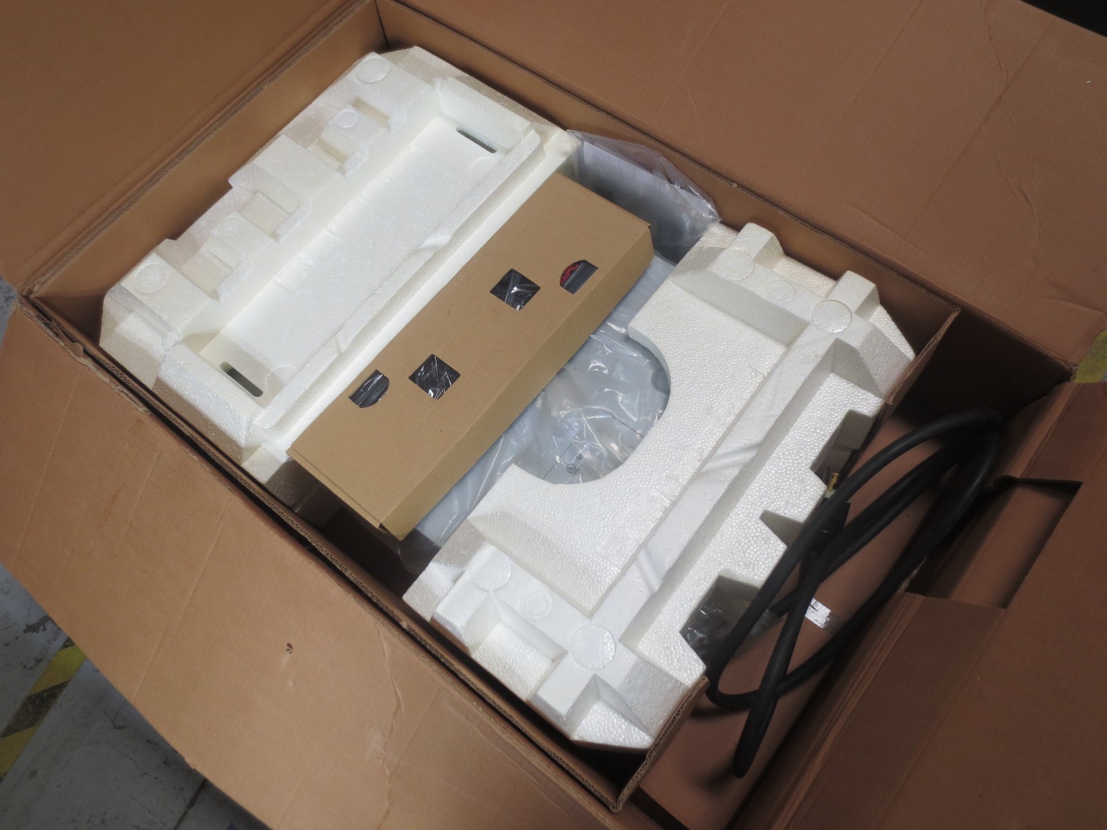 APC 3000VA 120V 3U Rackmount Power Backup (No Batt) SUA3000RMXL3U - New Open Box