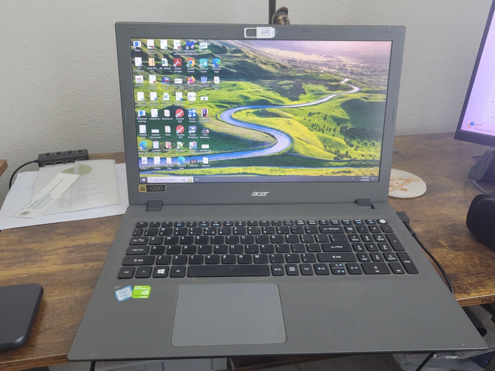 Acer Aspire E15 E5-574G-54Y2 15.6 FHD i5-6200U 8GB 1TB HDD GeForce 940M