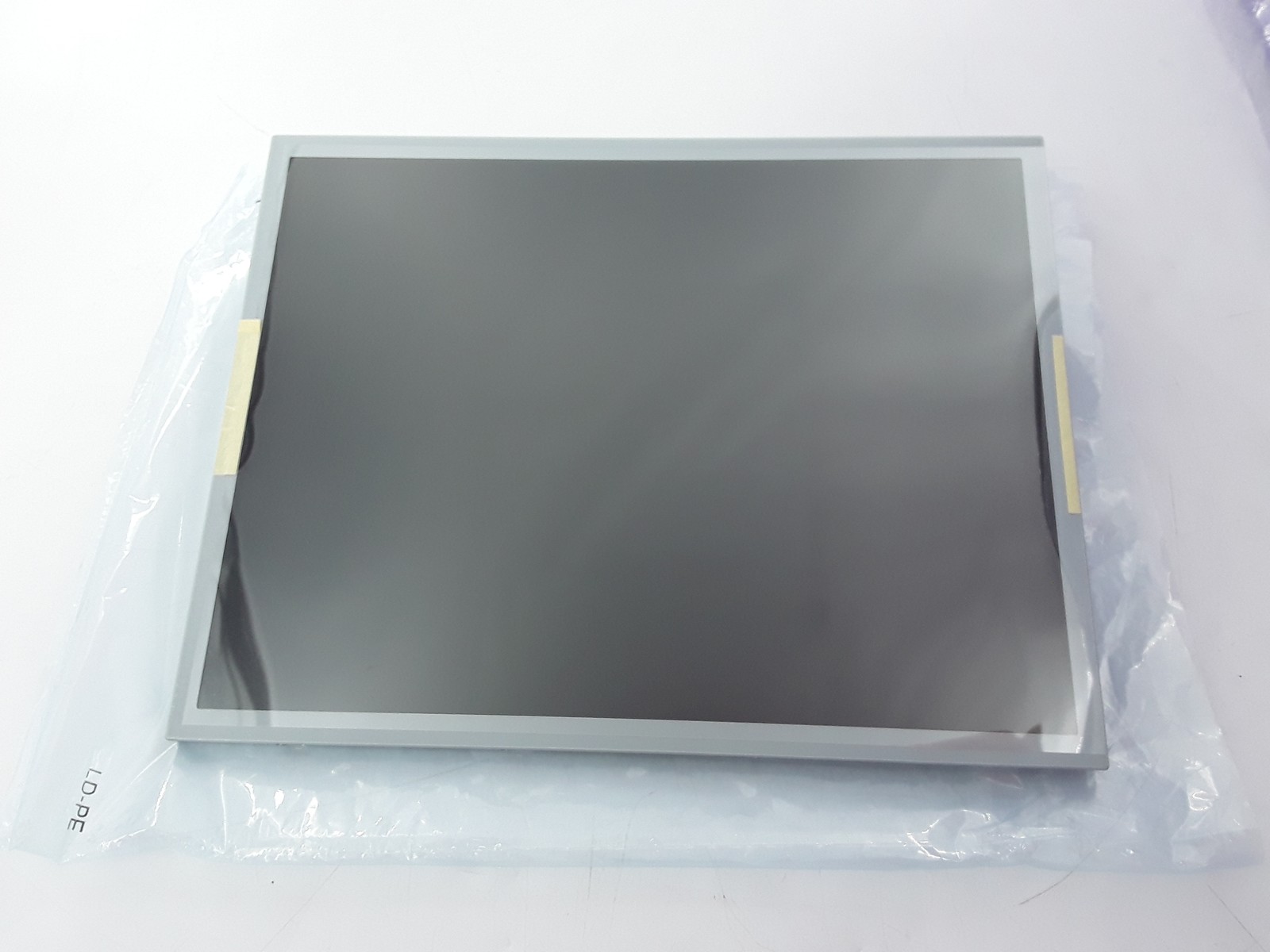006-8622903   LCD MODULE-16 INCH COLOR TFT TIANMA, 400NIT