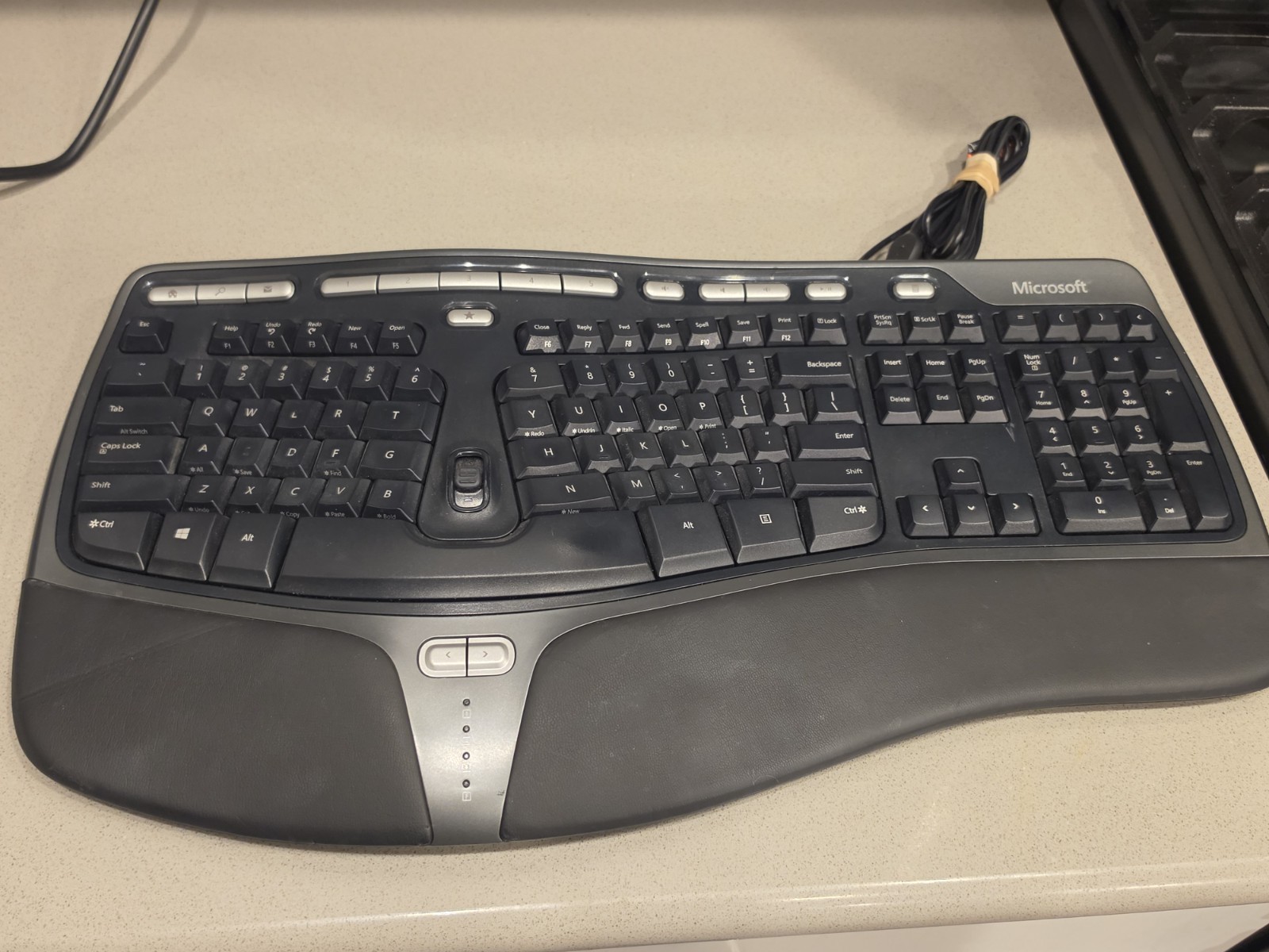 Microsoft Natural Ergonomic Keyboard 4000 V1.0 KU-0462 Wired Tested Working OEM