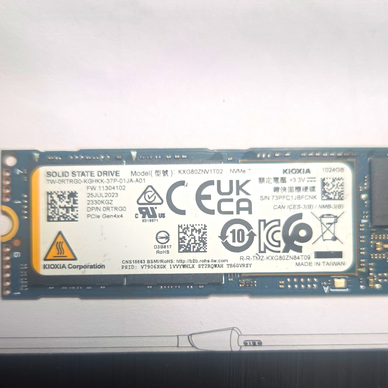 Kioxia KXG80ZNV1T02 1024GB M.2 NVMe PCIe Gen4x4 Internal SSD Blue