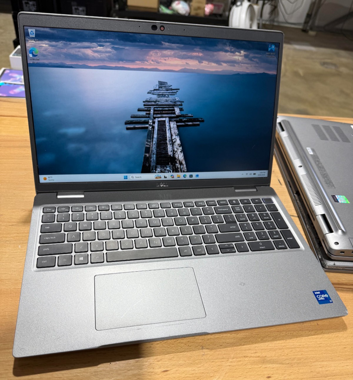 Dell Latitude 5520 15.6" Intel Core i7-1185G7 16GB RAM 512GB SSD Win 11 Pro @JB