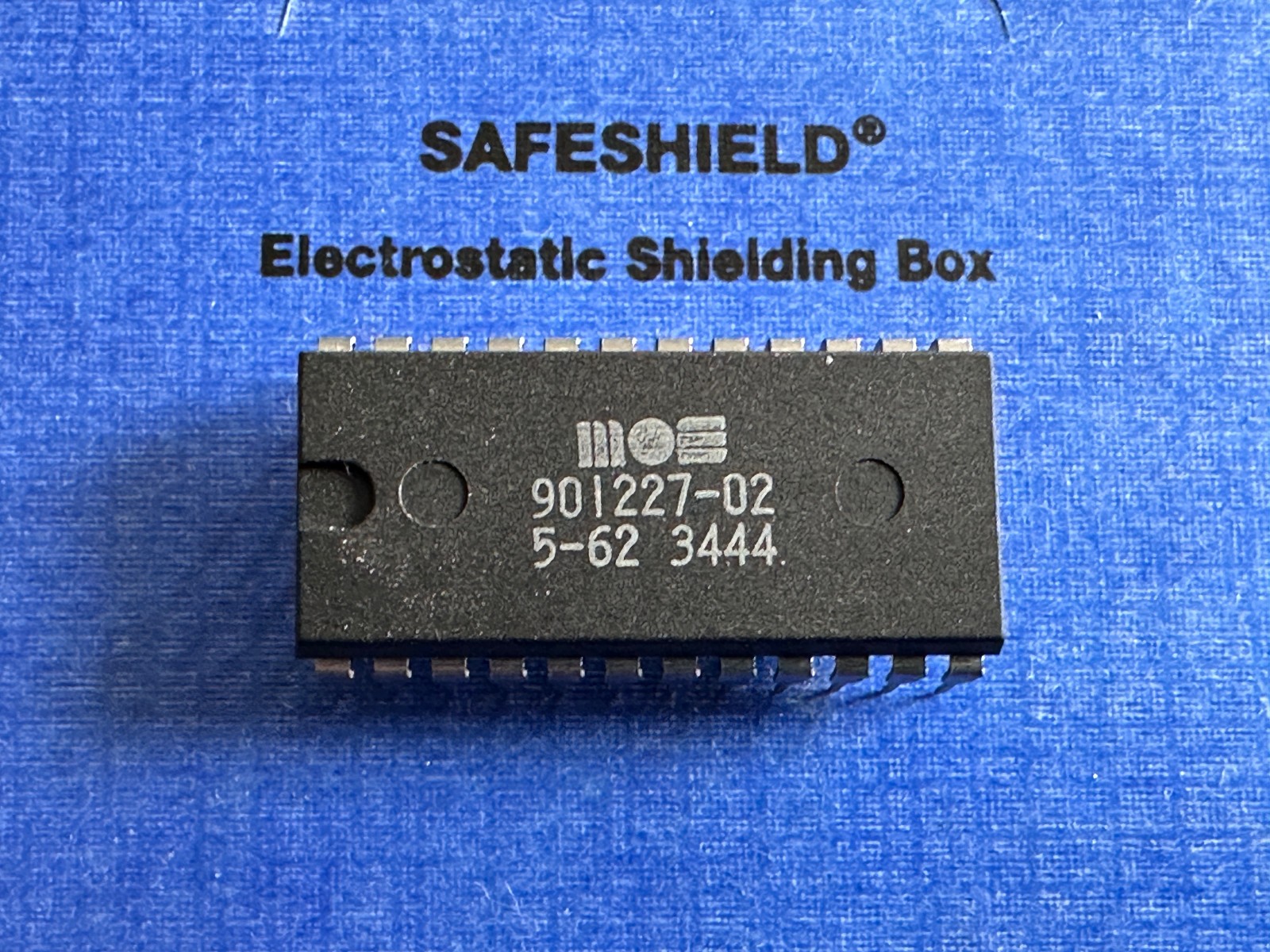 Commodore 64 C64 KERNAL ROM Chip MOS 901227-02 / 5-62 3444