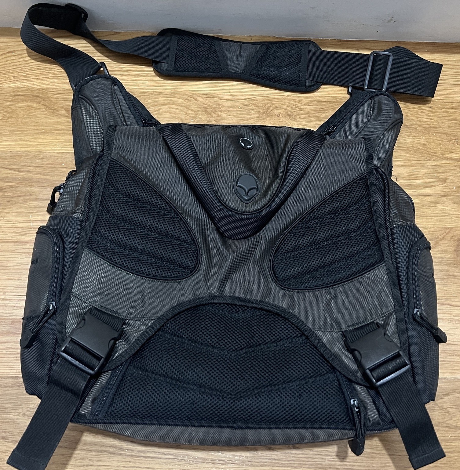Vintage Alienware Odyssey 17" Laptop Messenger Bag Y2K Retro Gaming Case Black