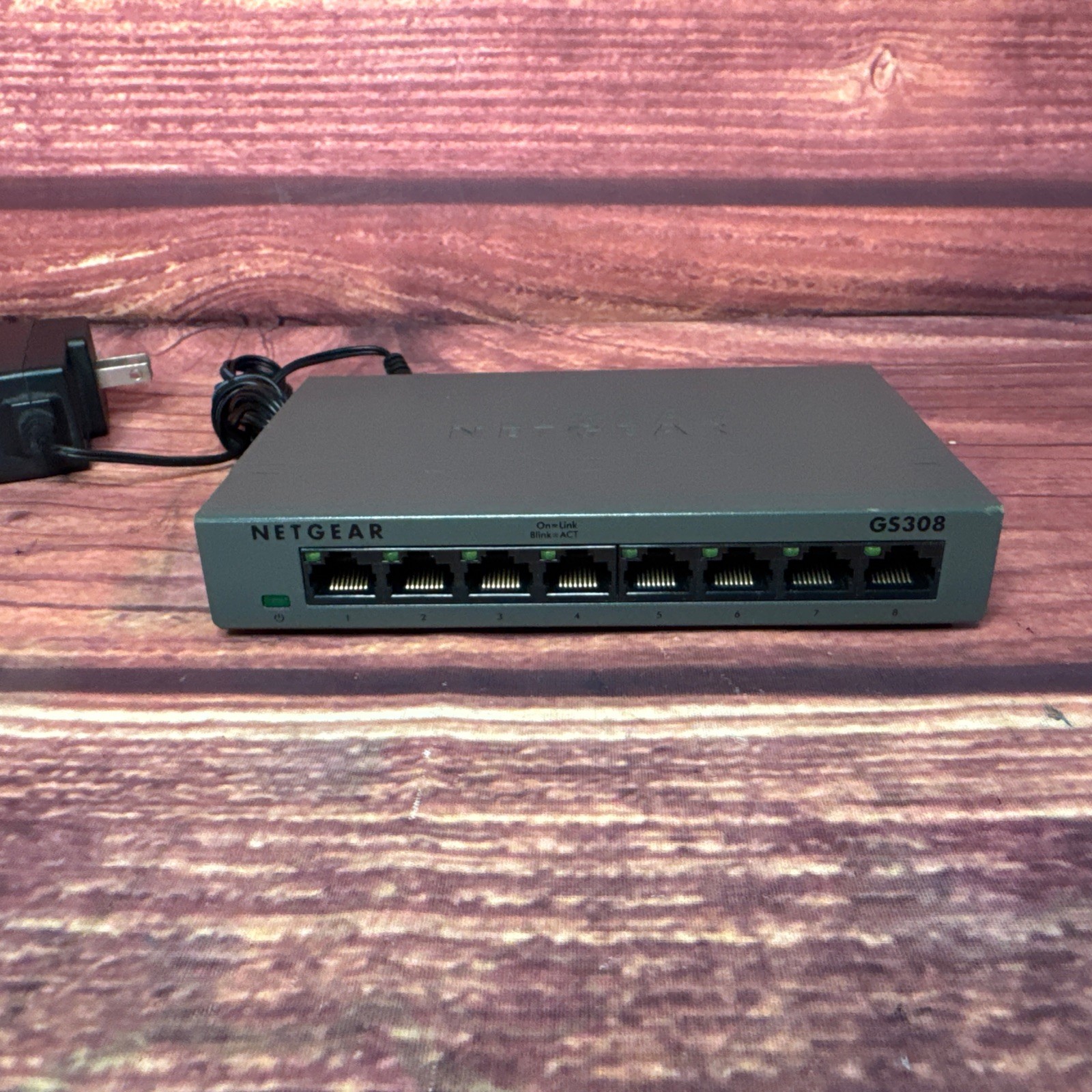 NETGEAR GS308v2 GS308 8-Port Gigabit Unmanaged Ethernet Switch