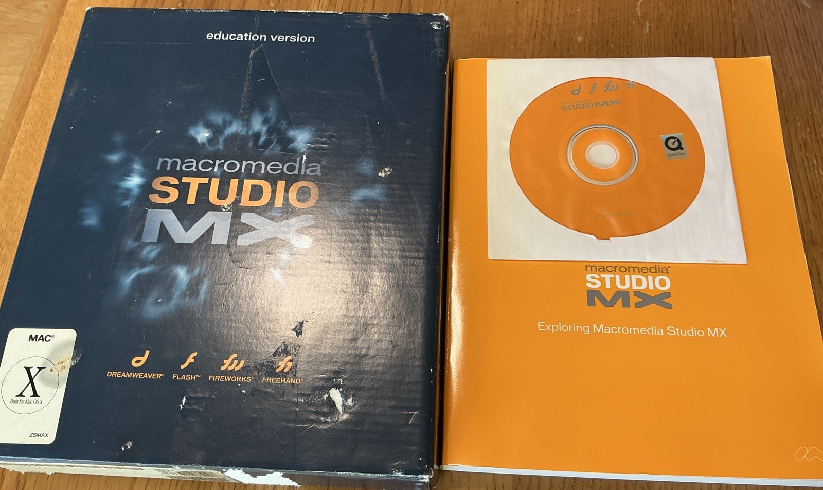 Macromedia Studio MX 2004 -MAC Education CD - With Serial Number, Book And Box