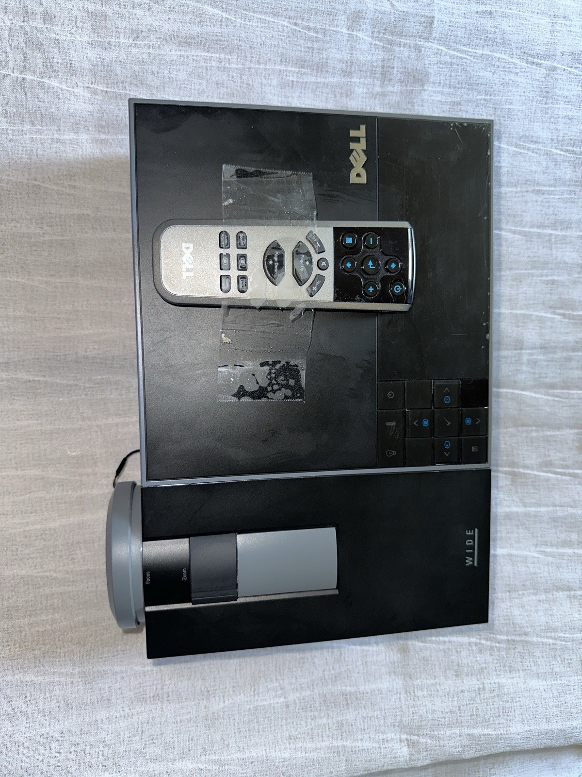 Dell 1610HD VGA DLP Front Conference Room Projector With Remote. Slightly Used