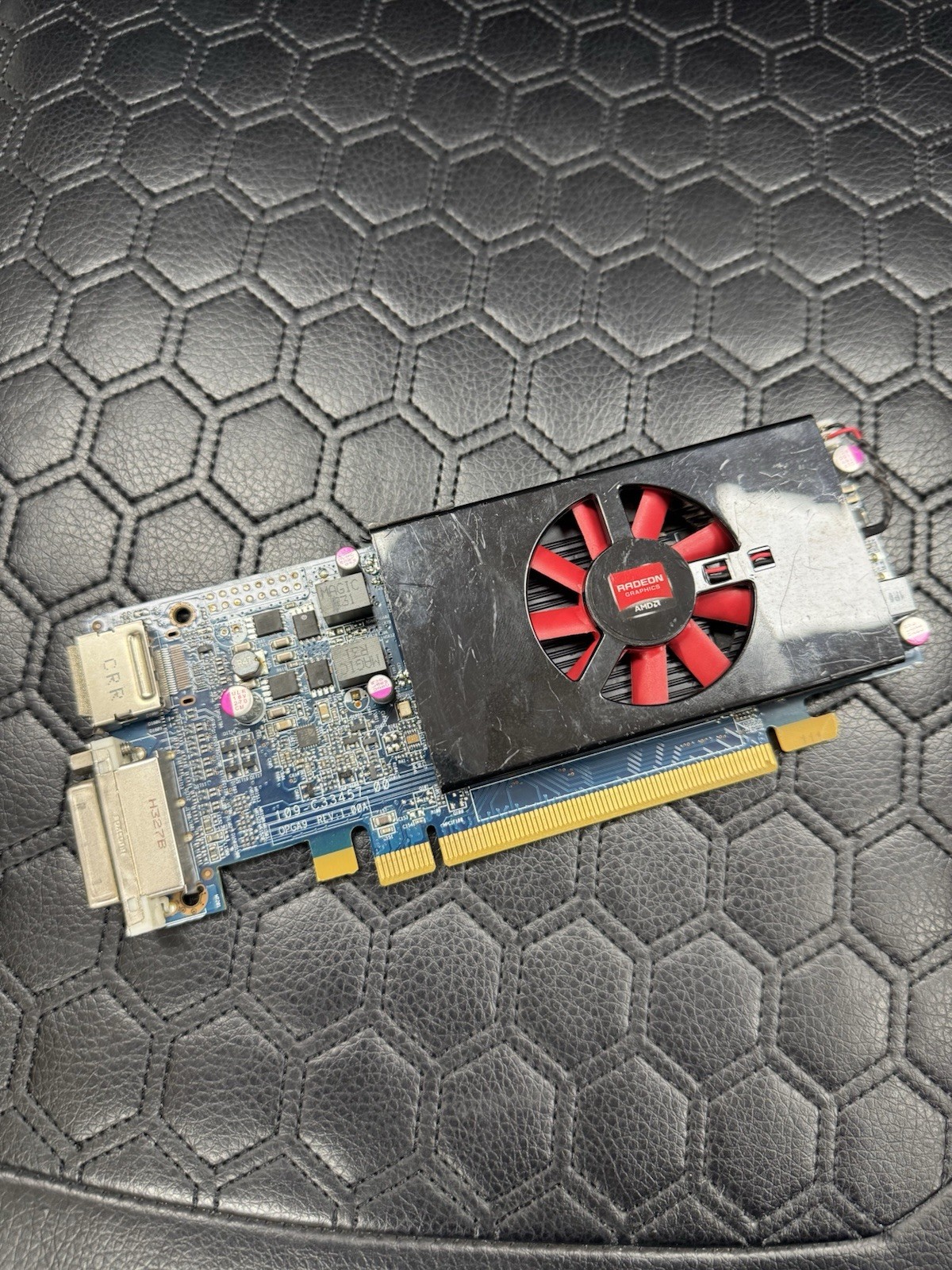 AMD Radeon ATI-102-C33402 (B) HD7570 109-C33457-00 DVI DisplayPort PCIe